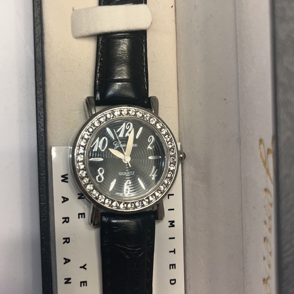 GENEVEX womens watch NEW!
